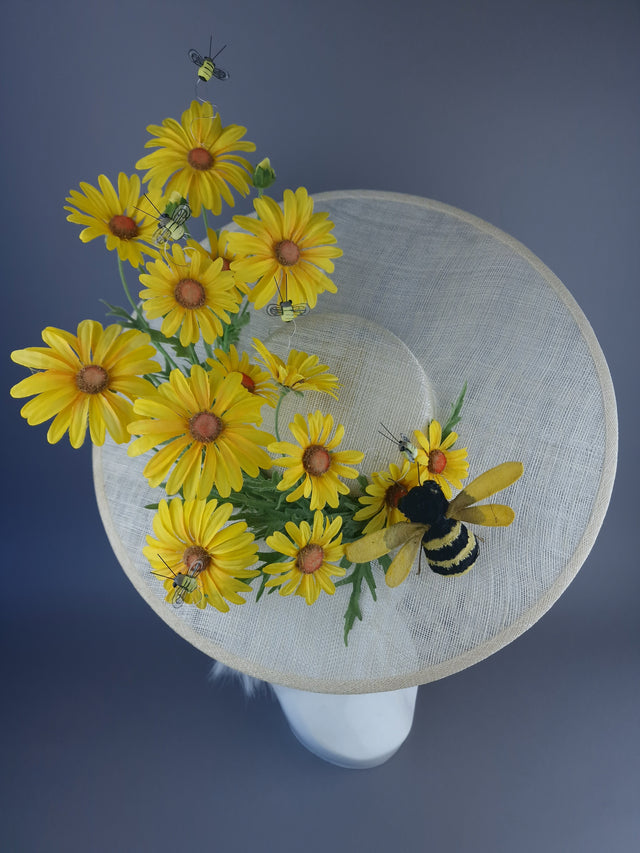 "Solana" XL Yellow Daisy & Bees Hat