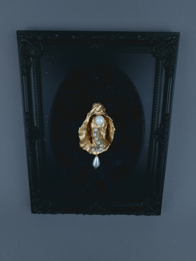 Gold & Pearl Oyster Brooch Jewellery WITH DISPLAY FRAME
