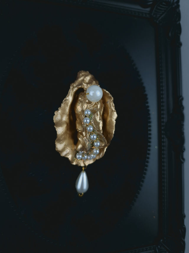 Gold & Pearl Oyster Brooch Jewellery WITH DISPLAY FRAME
