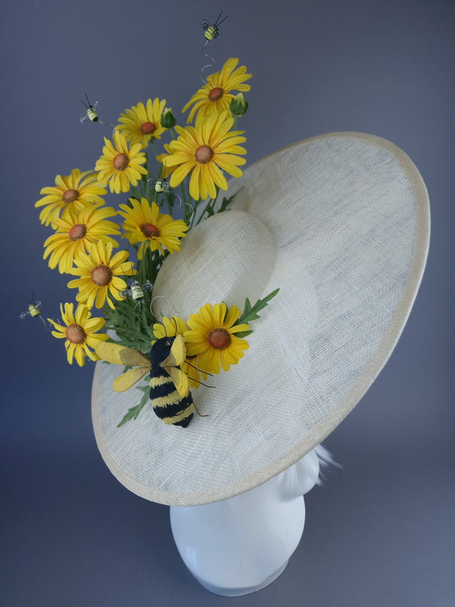"Solana" XL Yellow Daisy & Bees Hat