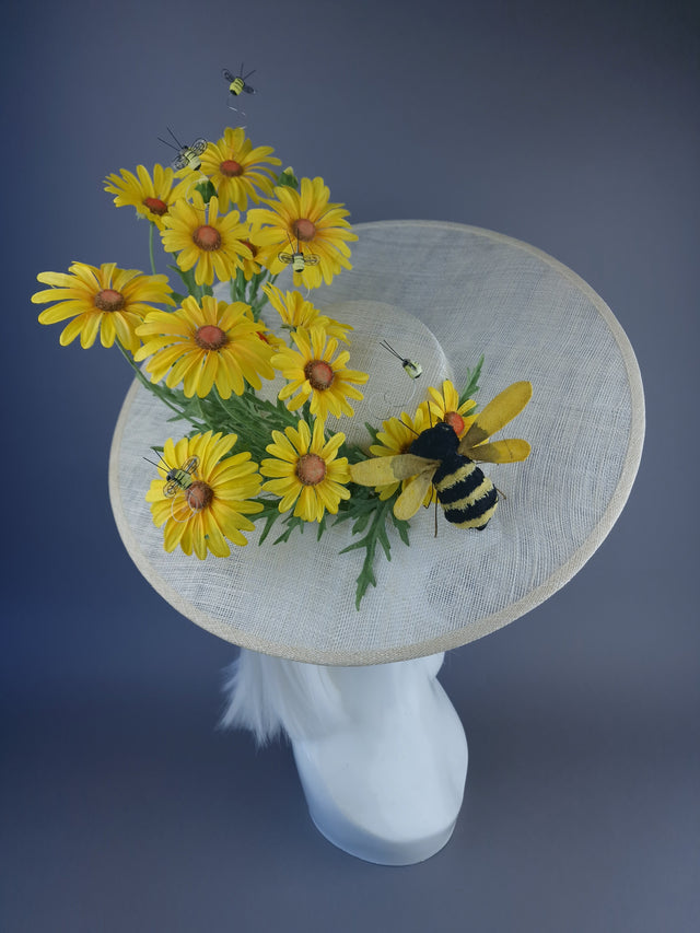 "Solana" XL Yellow Daisy & Bees Hat
