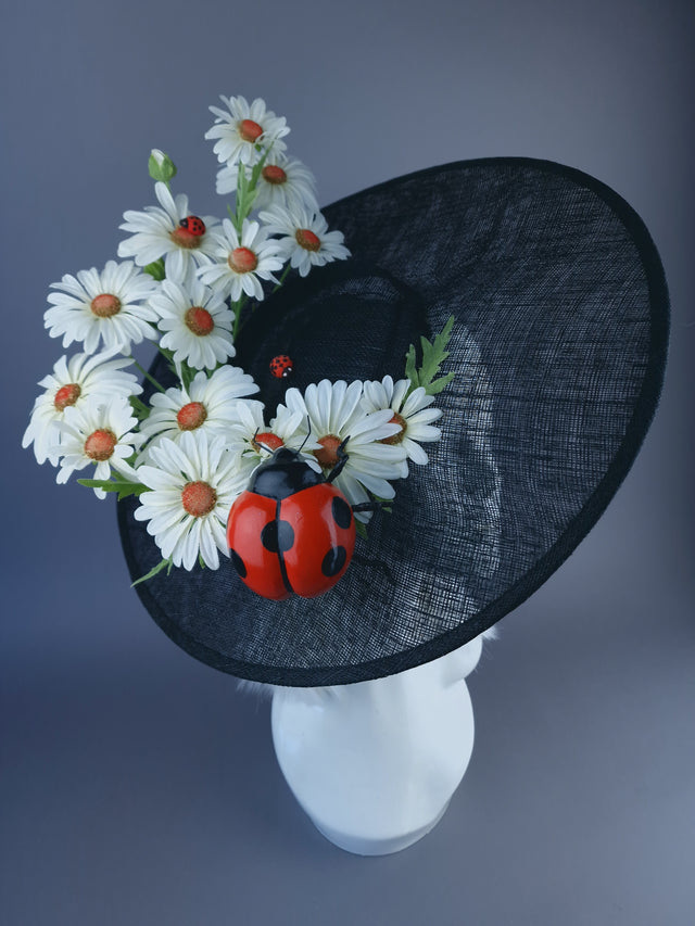 "Chiara" XL White Daisy & Ladybird Hat