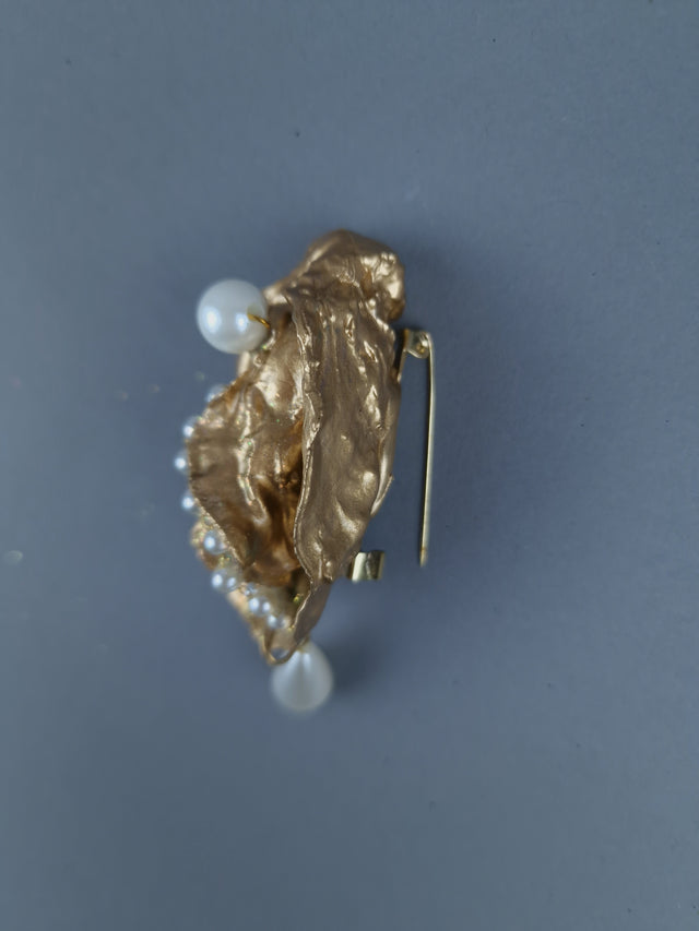 Gold & Pearl Oyster Brooch Jewellery WITH DISPLAY FRAME