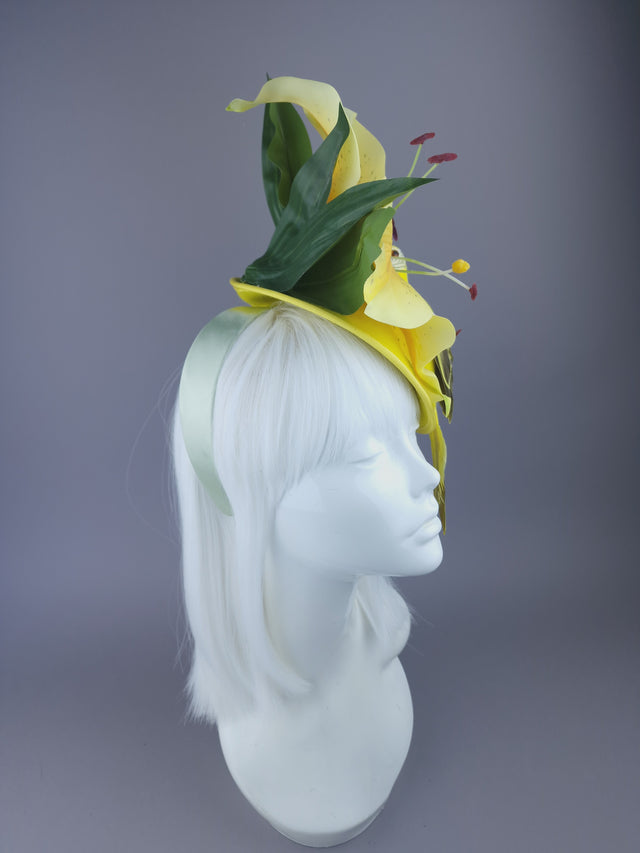 Pearls & Swine: Giant Yellow Flower Fascinator with Lily & Parrot "Caius"