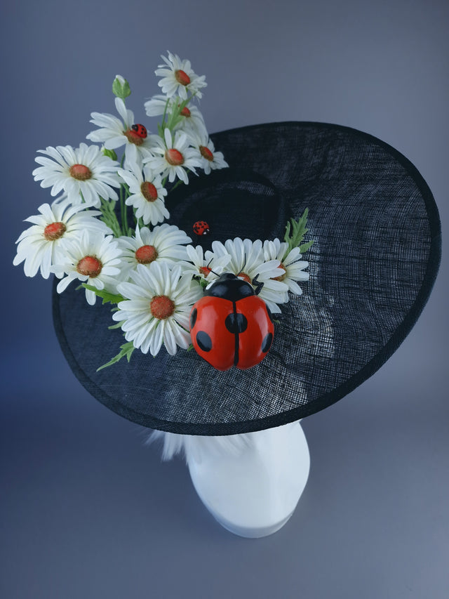 "Chiara" XL White Daisy & Ladybird Hat