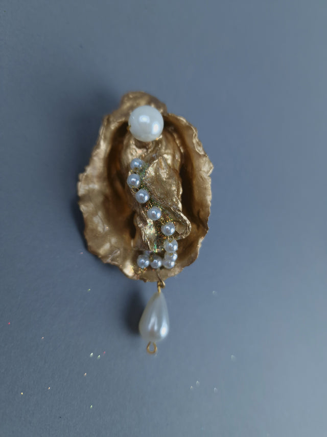 Gold & Pearl Oyster Brooch Jewellery