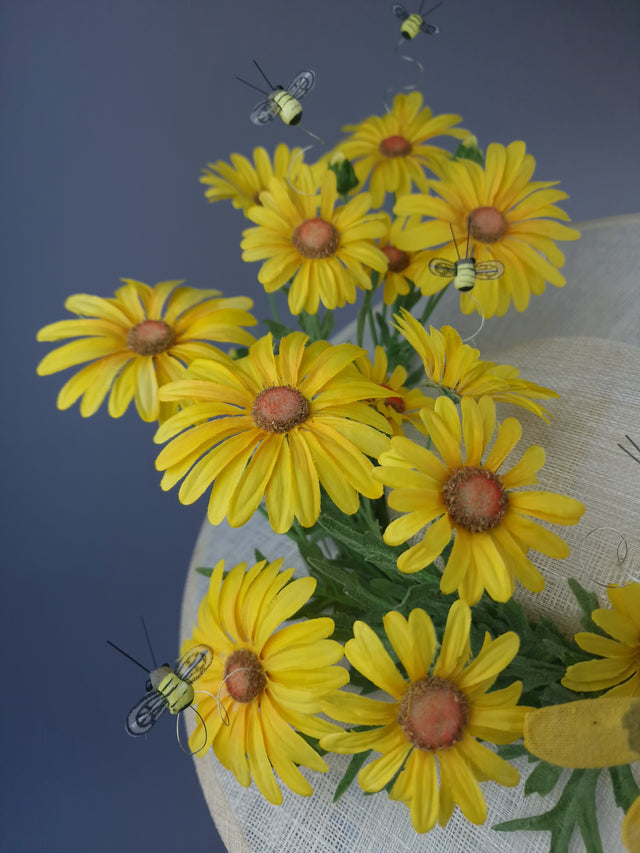 "Solana" XL Yellow Daisy & Bees Hat