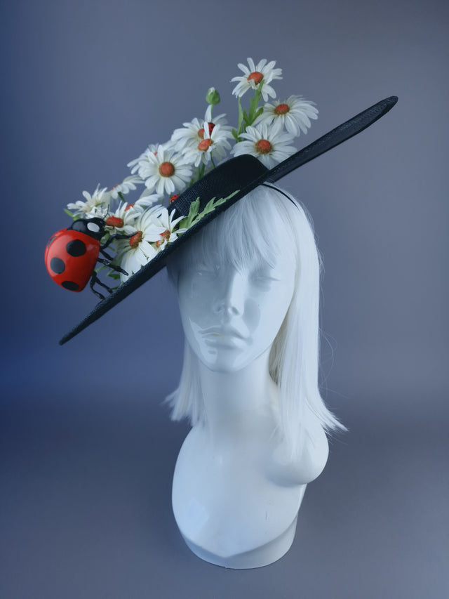 "Chiara" XL White Daisy & Ladybird Hat