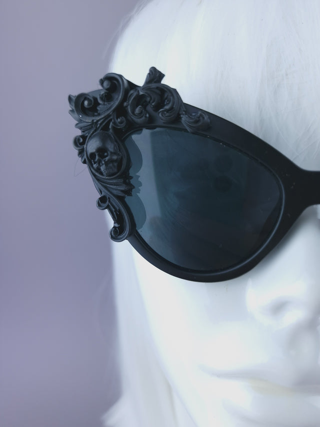 "Ricin" Black Filigree Cateye Sunglasses