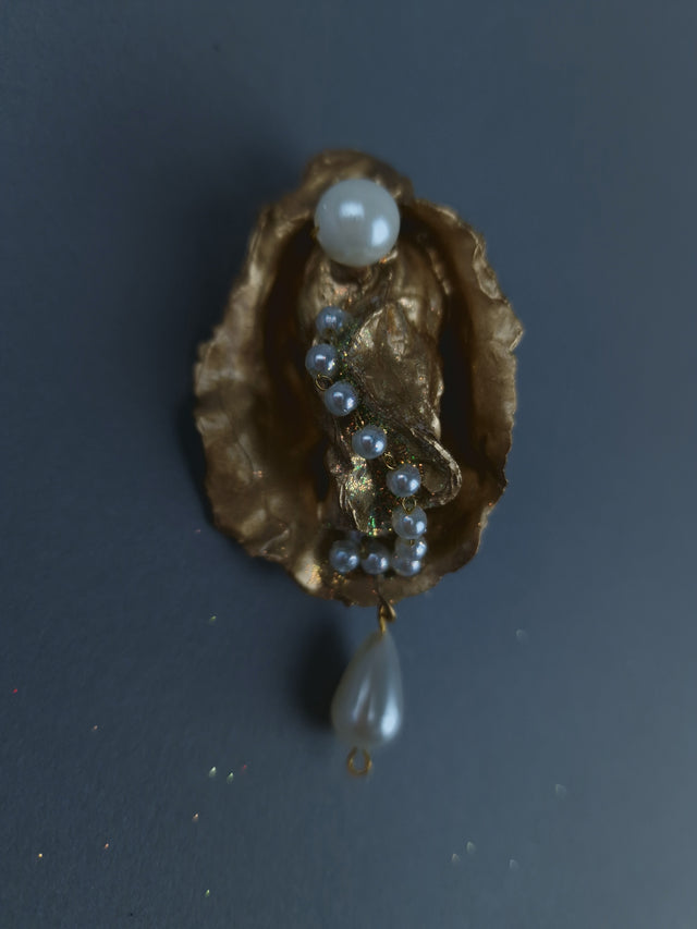 Gold & Pearl Oyster Brooch Jewellery