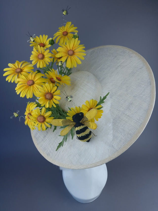 "Solana" XL Yellow Daisy & Bees Hat