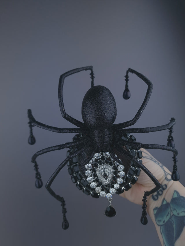 Pearls & Swine: Black Spider & Jewel Mini Fascinator "Toxin"