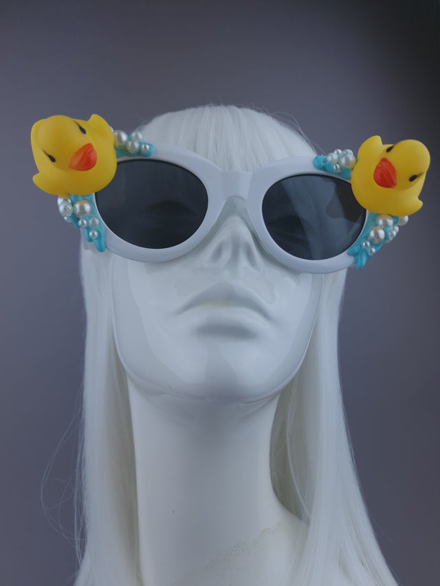 Pearls & Swine: Bath Duck, Pearl Bubbles & Water Sunglasses "Soapy"