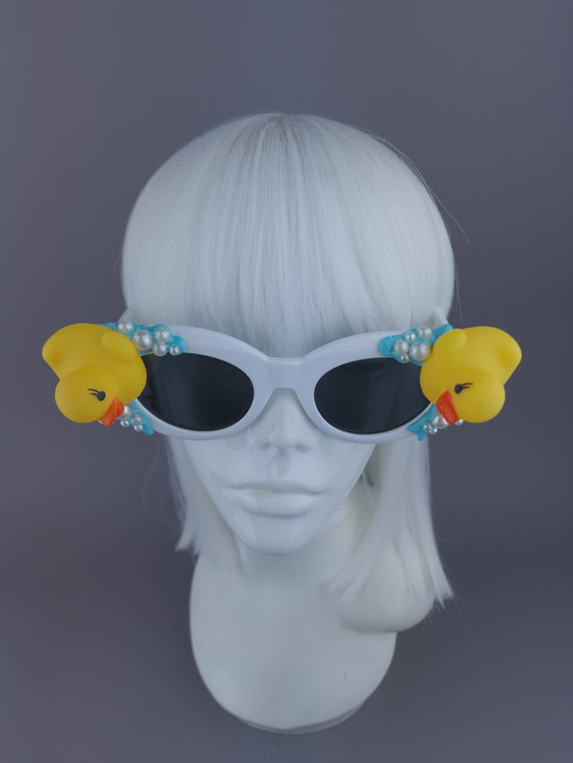 Pearls & Swine: Bath Duck, Pearl Bubbles & Water Sunglasses "Soapy"