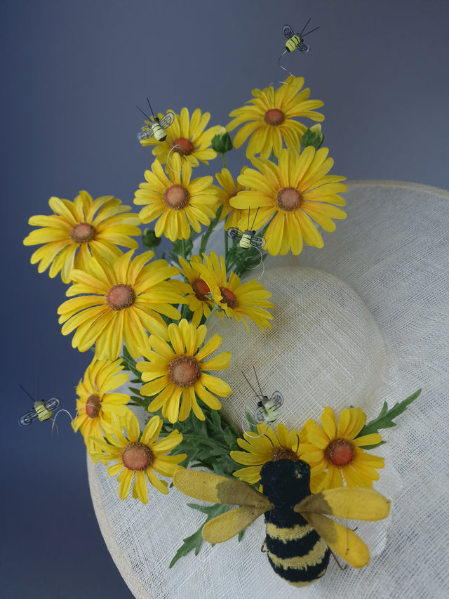 "Solana" XL Yellow Daisy & Bees Hat