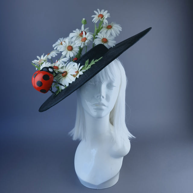 "Chiara" XL White Daisy & Ladybird Hat