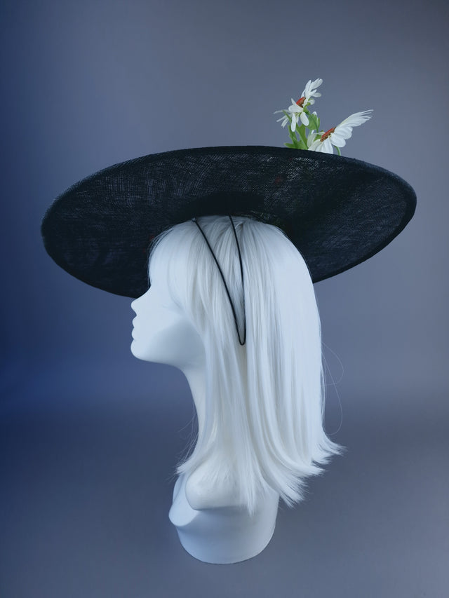 "Chiara" XL White Daisy & Ladybird Hat