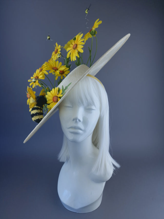 "Solana" XL Yellow Daisy & Bees Hat