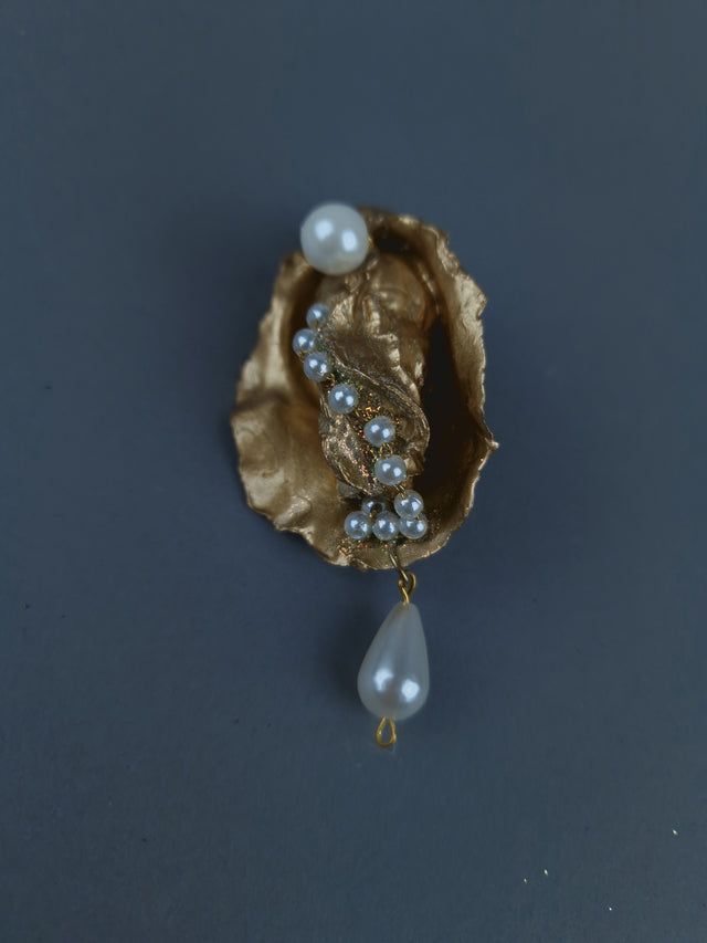 Gold & Pearl Oyster Brooch Jewellery