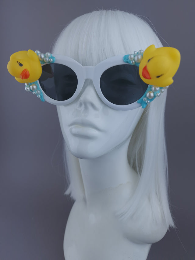 Pearls & Swine: Bath Duck, Pearl Bubbles & Water Sunglasses "Soapy"
