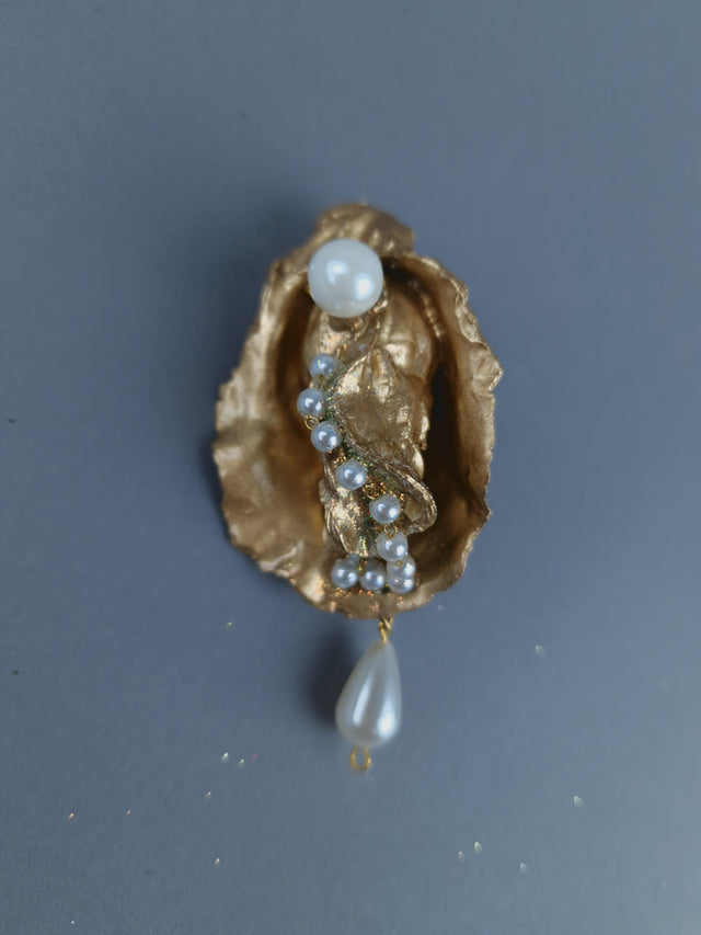 Gold & Pearl Oyster Brooch Jewellery