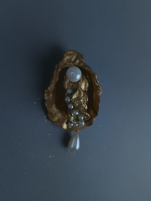 Gold & Pearl Oyster Brooch Jewellery