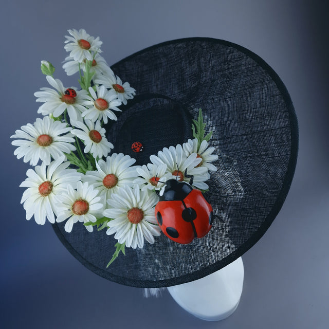 "Chiara" XL White Daisy & Ladybird Hat