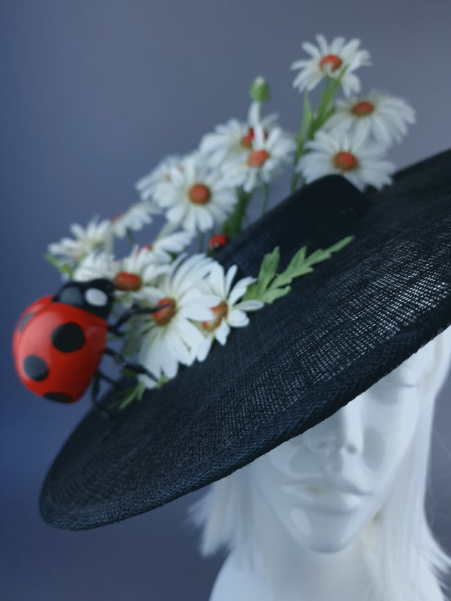 "Chiara" XL White Daisy & Ladybird Hat