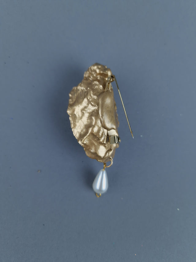 Gold & Pearl Oyster Brooch Jewellery WITH DISPLAY FRAME