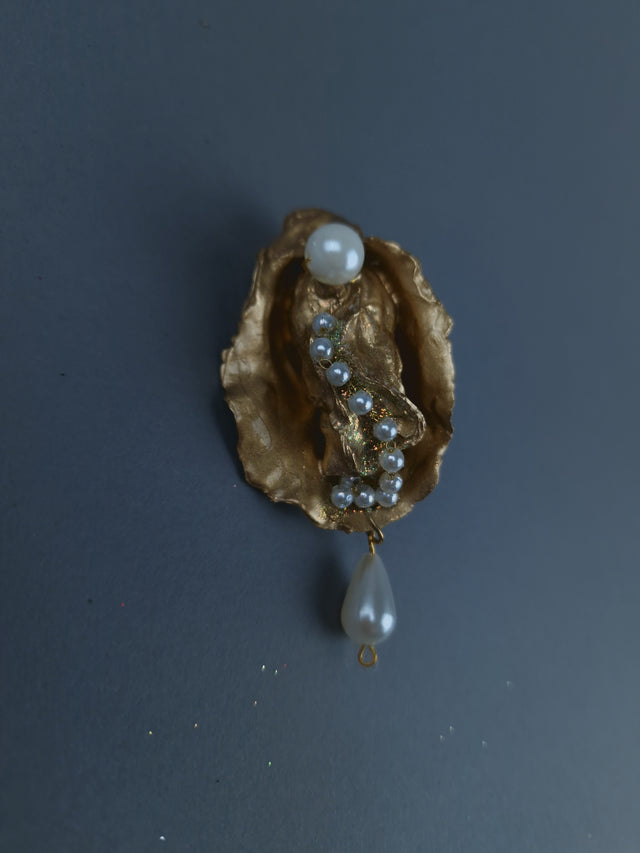Gold & Pearl Oyster Brooch Jewellery