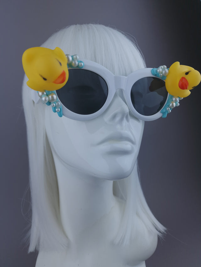 Pearls & Swine: Bath Duck, Pearl Bubbles & Water Sunglasses "Soapy"