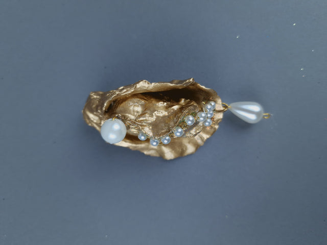 Gold & Pearl Oyster Brooch Jewellery WITH DISPLAY FRAME