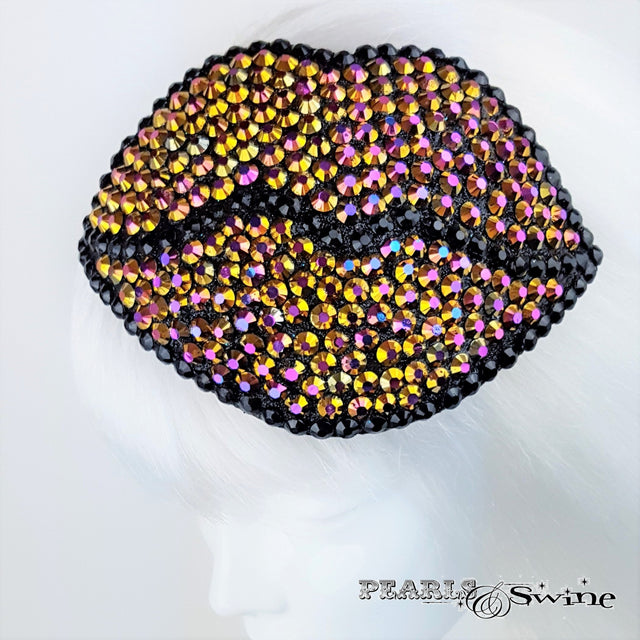 Glamorous shimmering lips hat