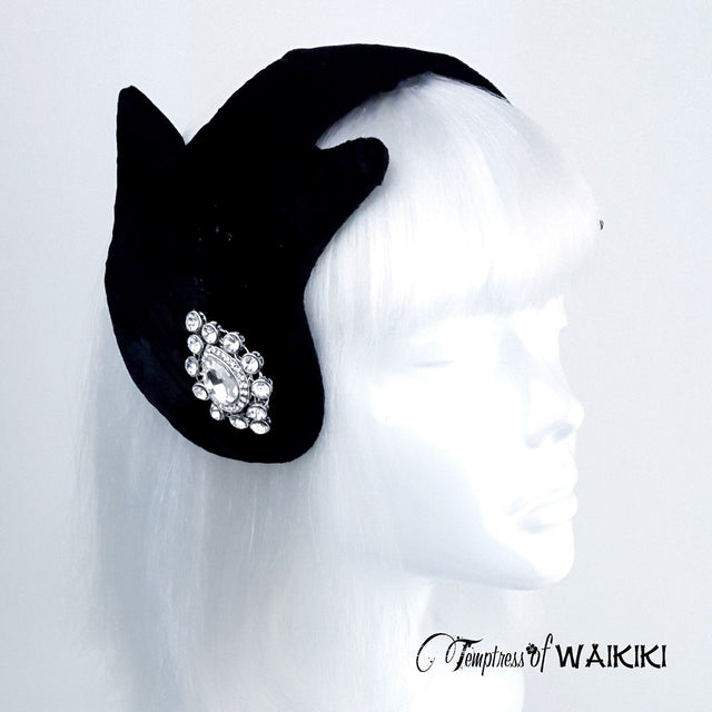 Diamante brooch on a guitar design