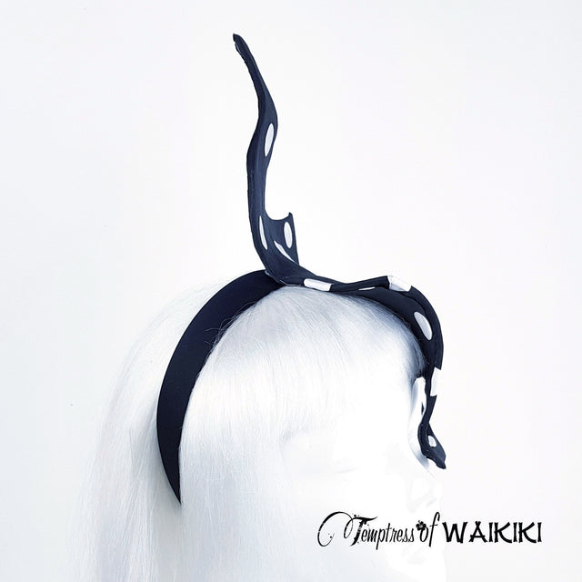 "Soleares" Black and White Polkadot Half Mask