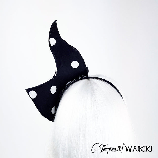 "Soleares" Black and White Polkadot Half Mask