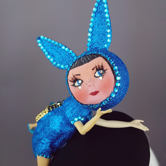 "Moment de Rêve" Surreal Insect Blue Doll Face Hat