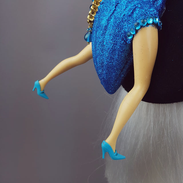 "Moment de Rêve" Surreal Insect Blue Doll Face Hat