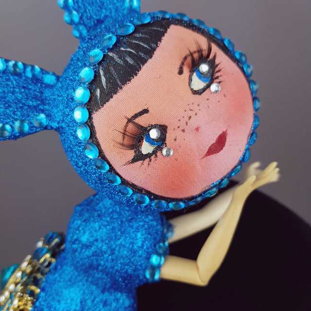 "Moment de Rêve" Surreal Insect Blue Doll Face Hat