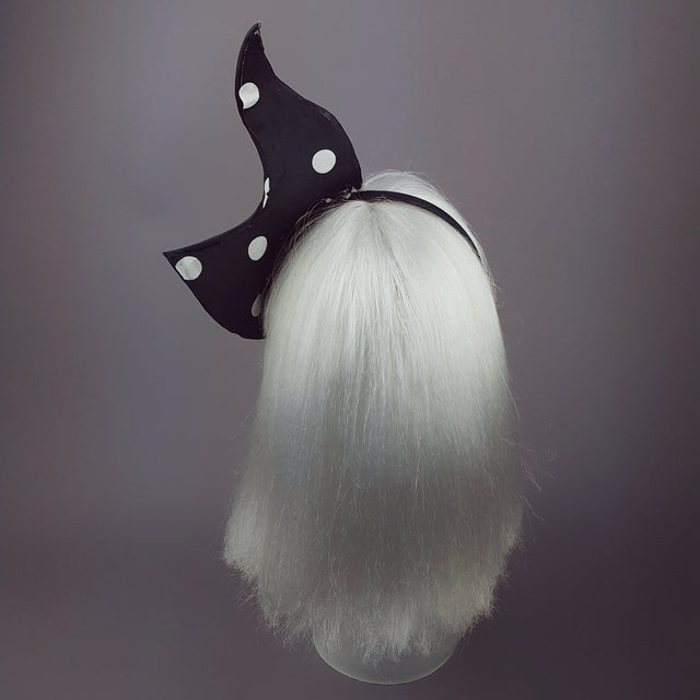 "Soleares" Black and White Polkadot Half Mask