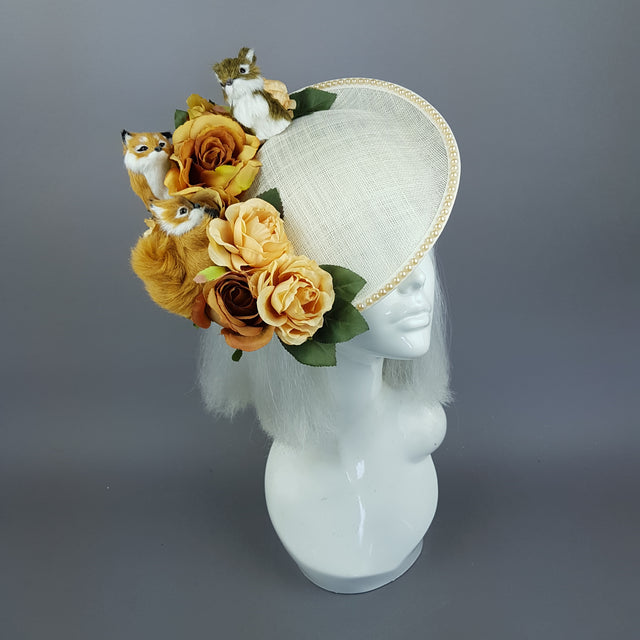 "Dosque" Ivory Pearl Floral Hat with Woodland Animals