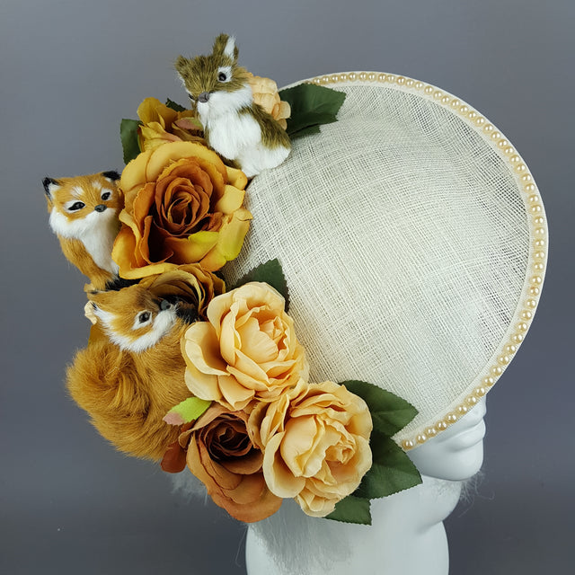 "Dosque" Ivory Pearl Floral Hat with Woodland Animals