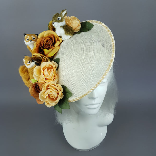 "Dosque" Ivory Pearl Floral Hat with Woodland Animals