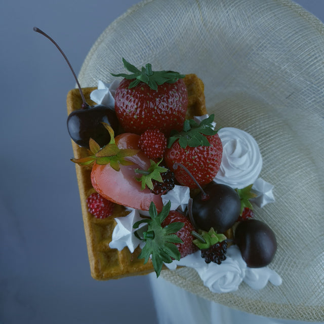 "Fusió" Waffles, Strawberry & Cream Fruit Food Fascinator Hat