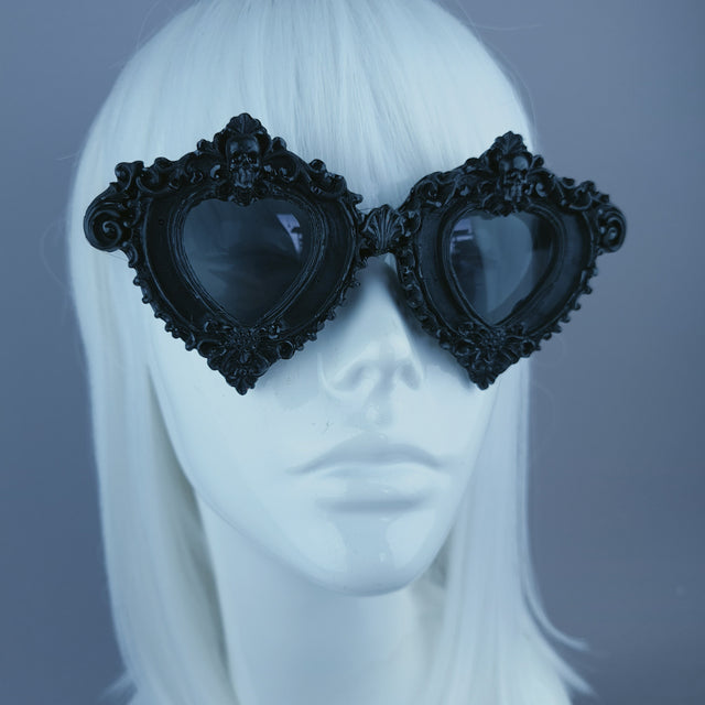 "Cordula" Small Black Filigree Heart Sunglasses