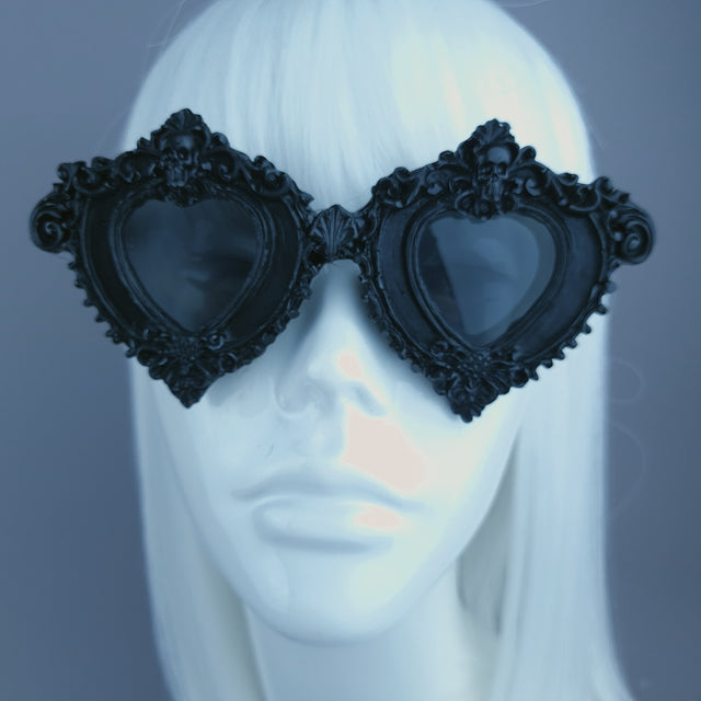 "Cordula" Small Black Filigree Heart Sunglasses