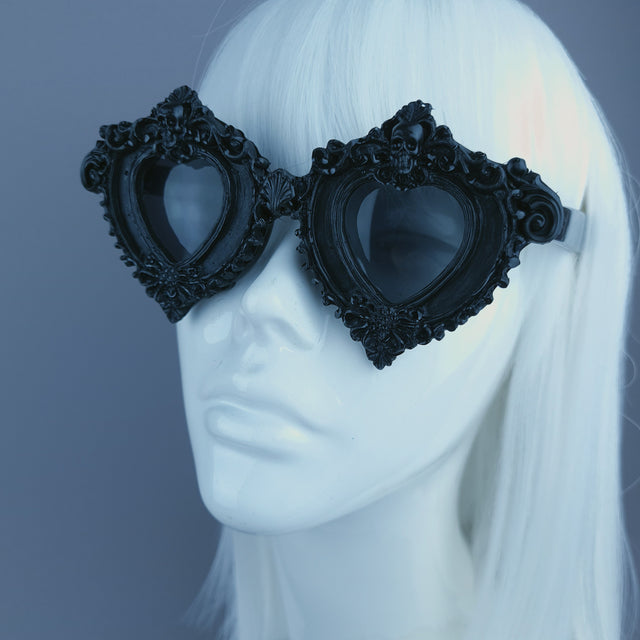 "Cordula" Small Black Filigree Heart Sunglasses