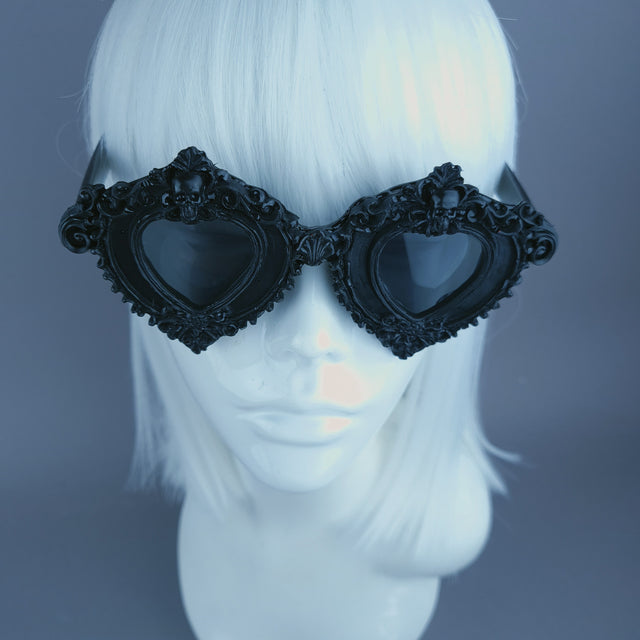 "Cordula" Small Black Filigree Heart Sunglasses