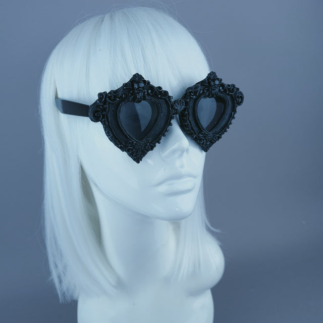 "Cordula" Small Black Filigree Heart Sunglasses