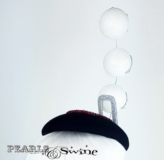 Red crystal lips hat